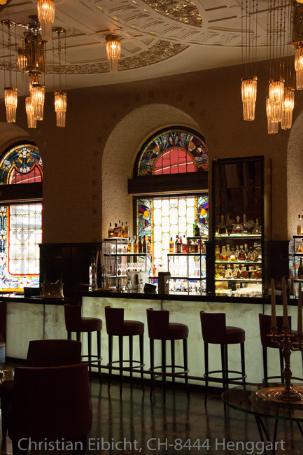 Die Bar im Belmont Grand Hotel Europe.