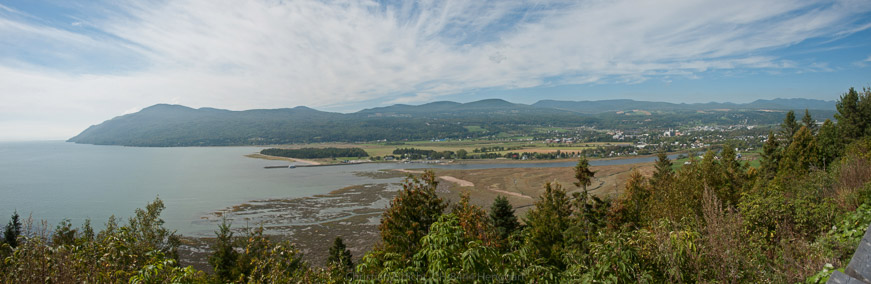 Dem Nordufer des St. Lorenzstromes nach Richtung Quebec.