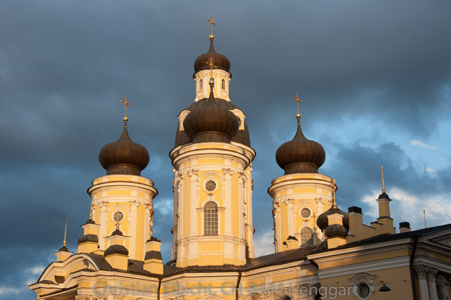 Die Wladimir Kathedrale im Abendlicht