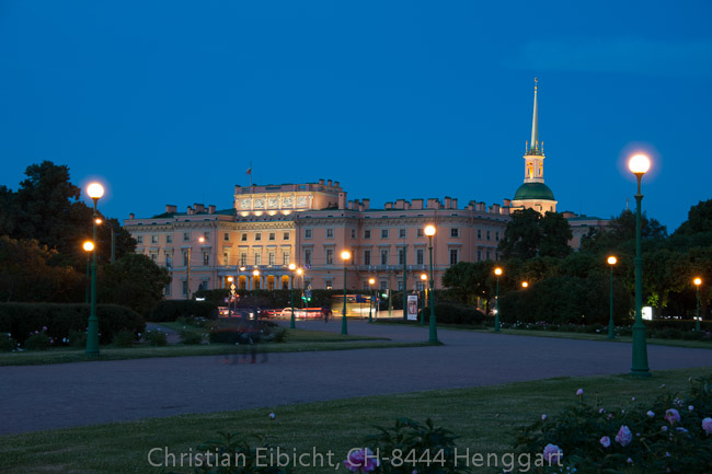 Das Marsfeld mit der früheren Kaserne der Pawlowski Garde. 