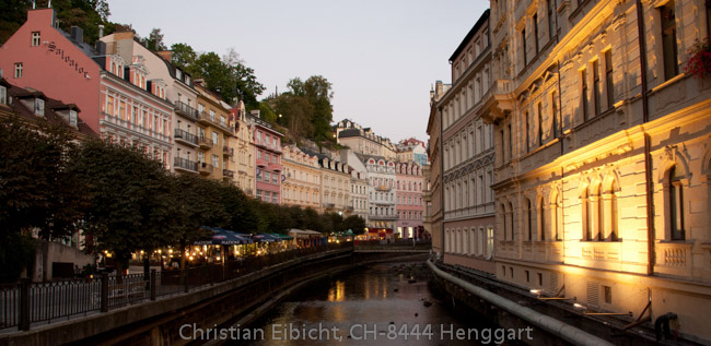 Karlsbad im Abendlicht der untergehenden Sonne